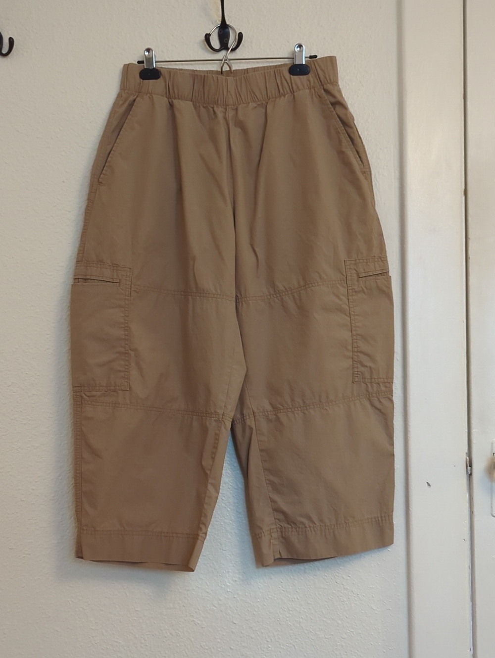 Old Navy Mid-Rise Barrel Leg Pants